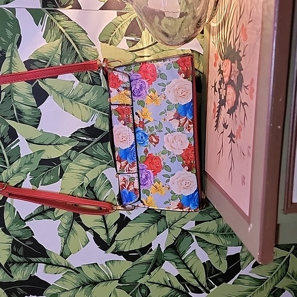 2 Pieces NWOT Red Yellow Floral Shoulder Handbag or Clutch w wallet wristlet - Picture 3 of 14